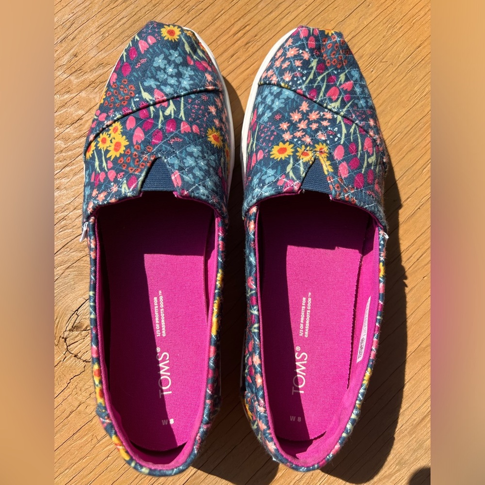 TOMS Women’s floral Alpargata slip-on shoes